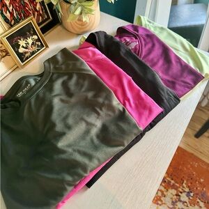 LOT OF 5 - Tek Gear Short Sleeve Tee